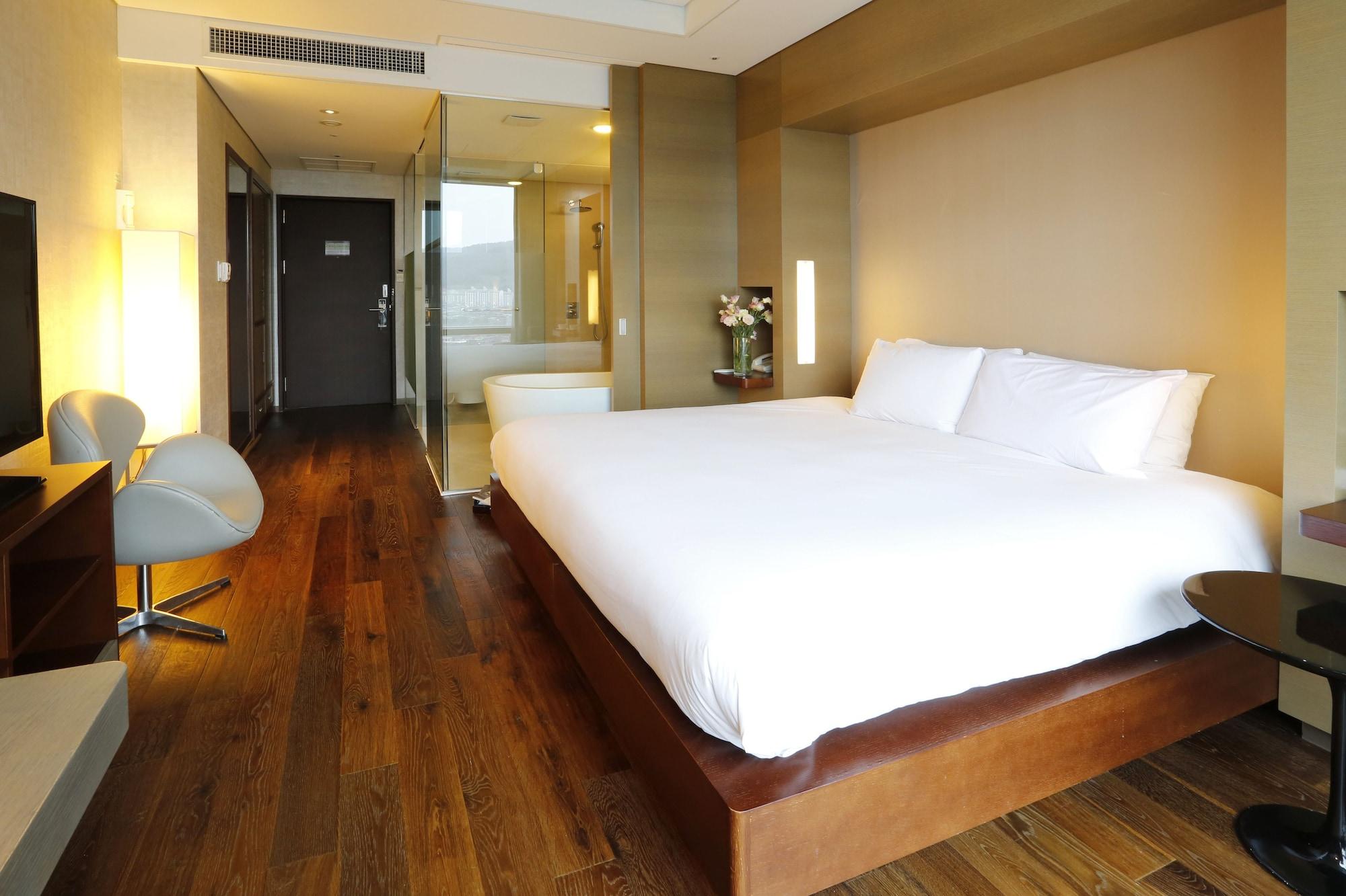 Grand Mercure Ambassador Changwon Exterior foto